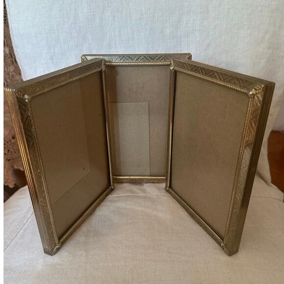 Vintage Picture Frame Gold Tone Metal Tri Fold table top mcm 6 3/4x5” photo - Picture 1 of 12